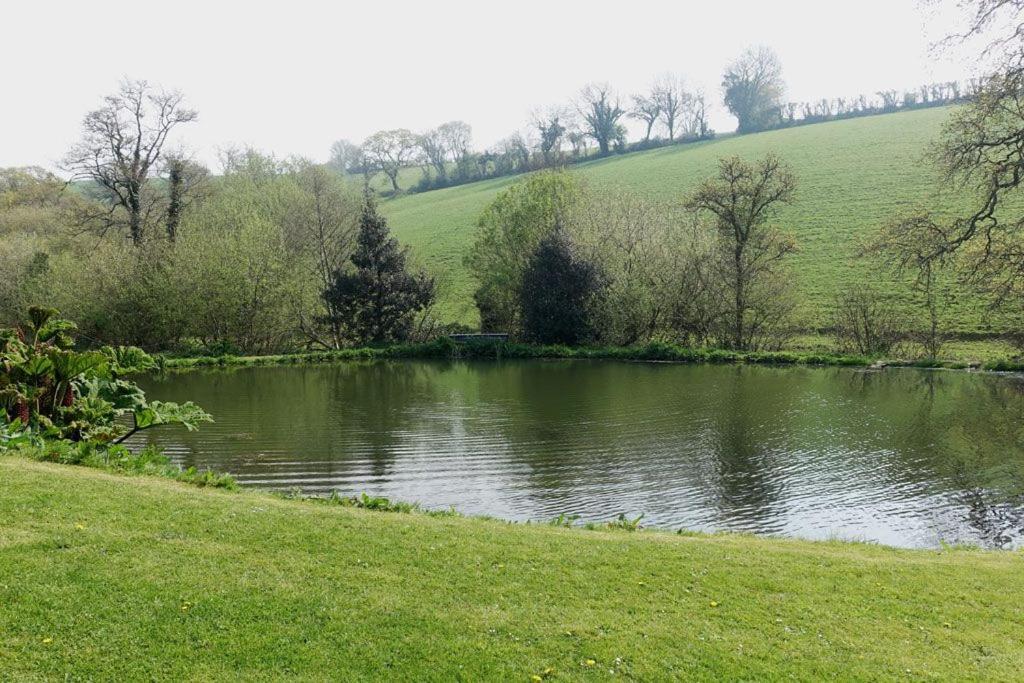 Greenswood Cottage - Cosy Cottage, Rural Location, Beautiful Landscaped Gardens With Pond And Lake Dartmouth Extérieur photo